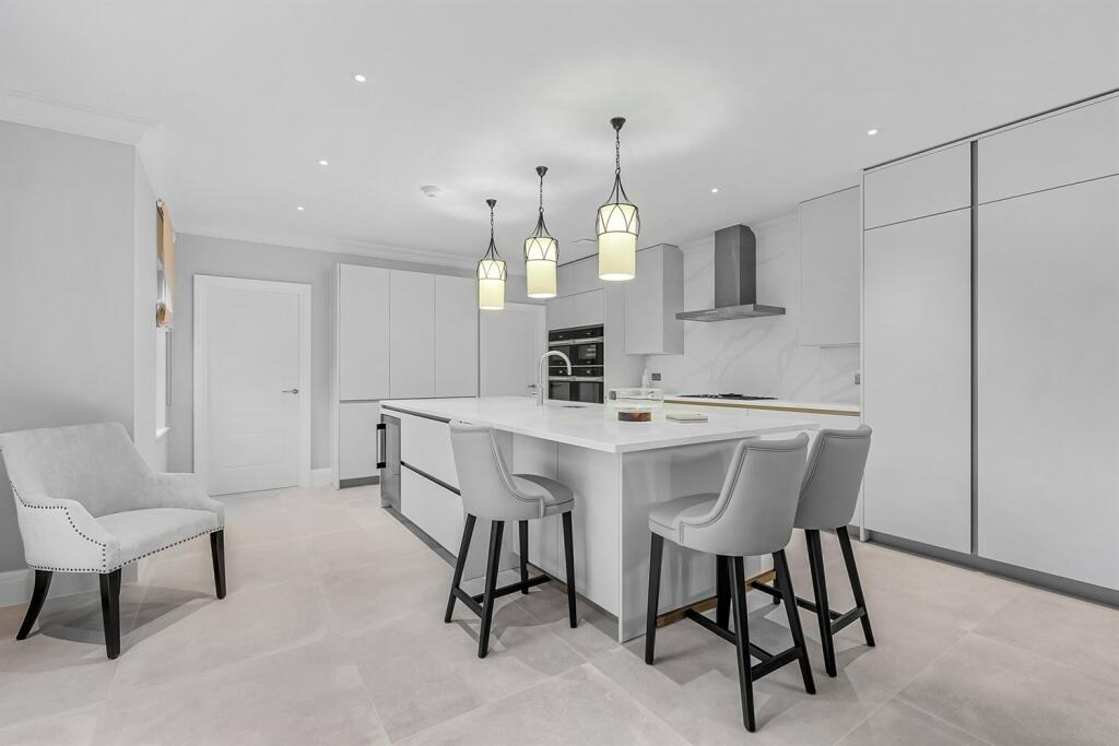 5 bedroom detached house for sale in Bankhall Lane, Hale, Altrincham, WA15